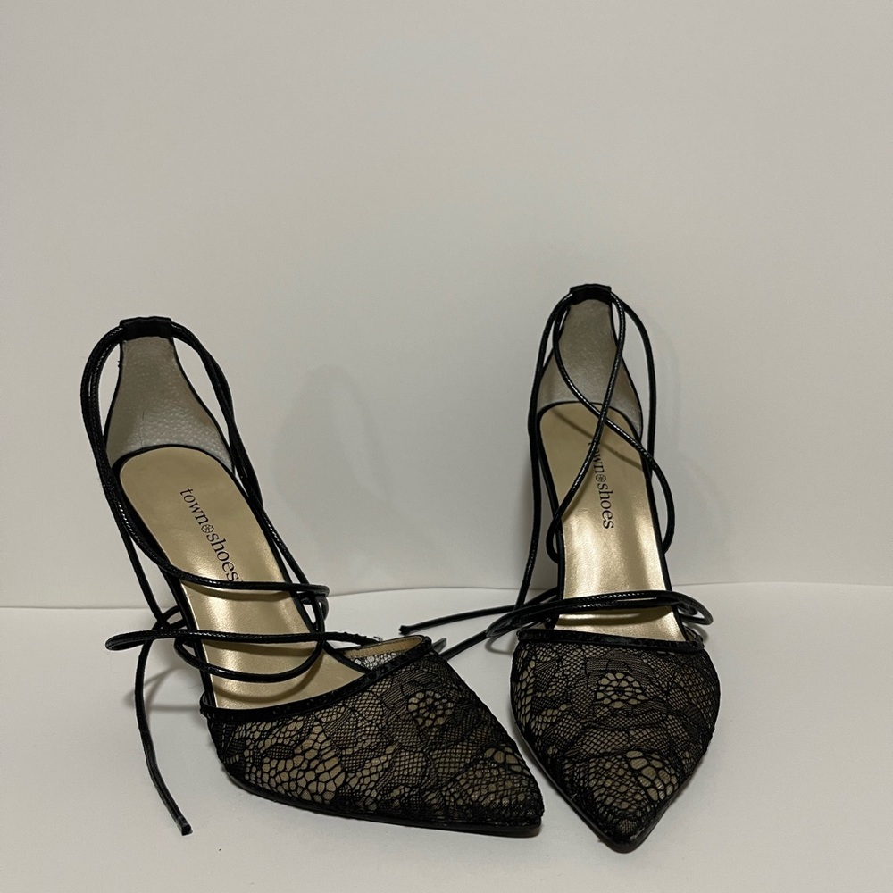 Lacey Pointy Pumps